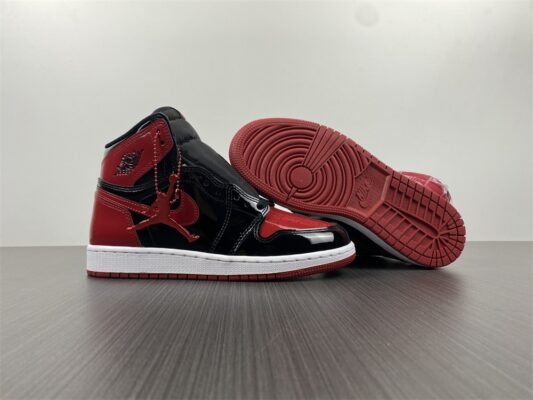 Air Jordan 1 High OG “Bred Patent”  555088-063