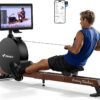 MERACH Rudergerät für Zuhause, Eigenerzeugung, Verbesserter Magnetischer Spitzenwiderstand von 60 kg, Automatische Widerstandsanpassung, LED-Anzeige/ 21,5-Zoll-HD-Bildschirm (R7)