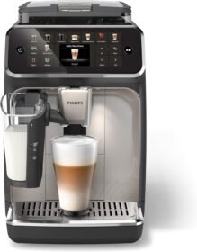 Philips Serie 5500 Kaffeevollautomat – LatteGo Milchsystem, 20 heiße und kalte Kaffeespezialitäten, 40% leiser mit SilentBrew, QuickStart, Schwarz/Grau (EP5544/50)