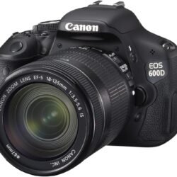 Canon EOS 600D SLR-Digitalkamera (18 MP, 7,6cm (3 Zoll) schwenkbares Display, Full HD, Kit inkl. EF-S 18-55mm 1:3,5-5, 6 IS II)